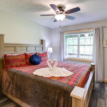 Sevierville Cabin With Private Hot Tub And Fire Pit Bagian luar foto