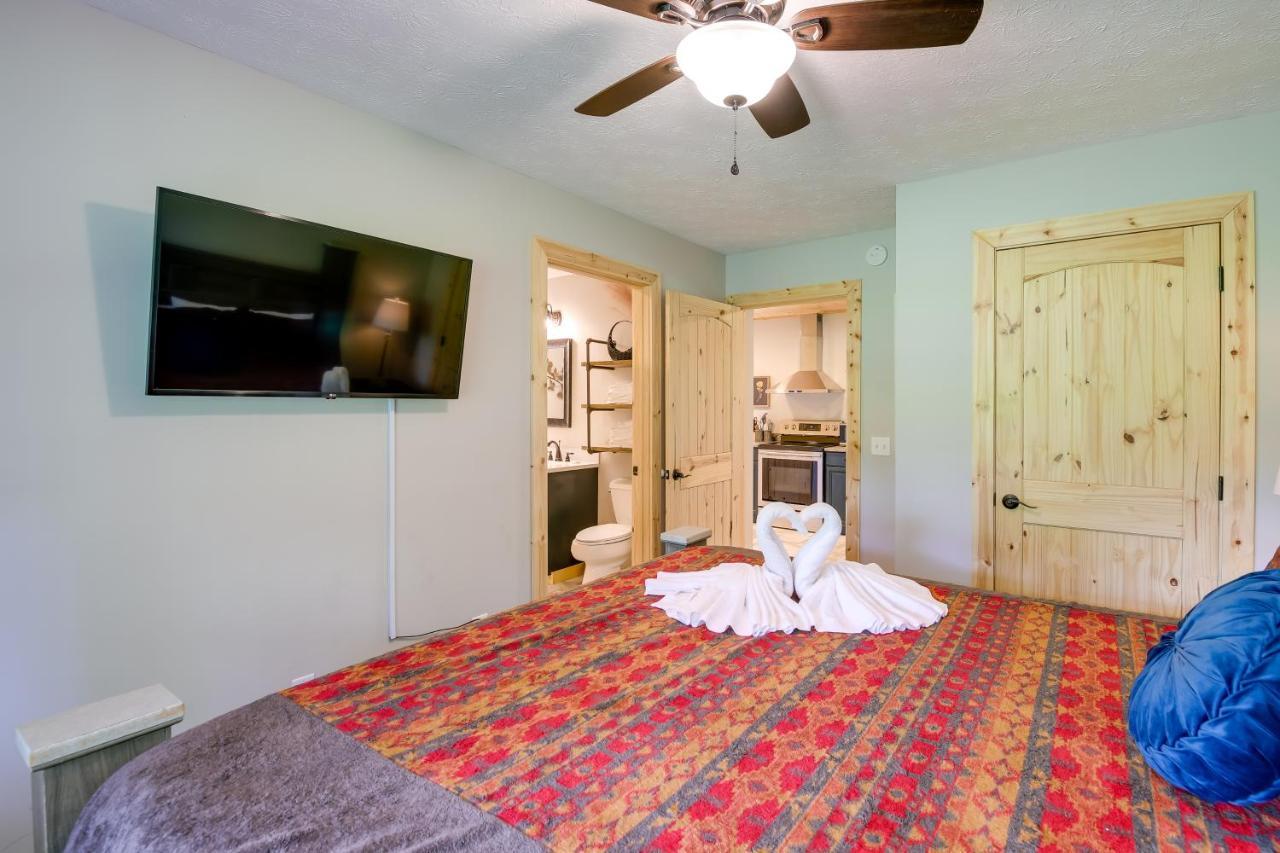 Sevierville Cabin With Private Hot Tub And Fire Pit Bagian luar foto