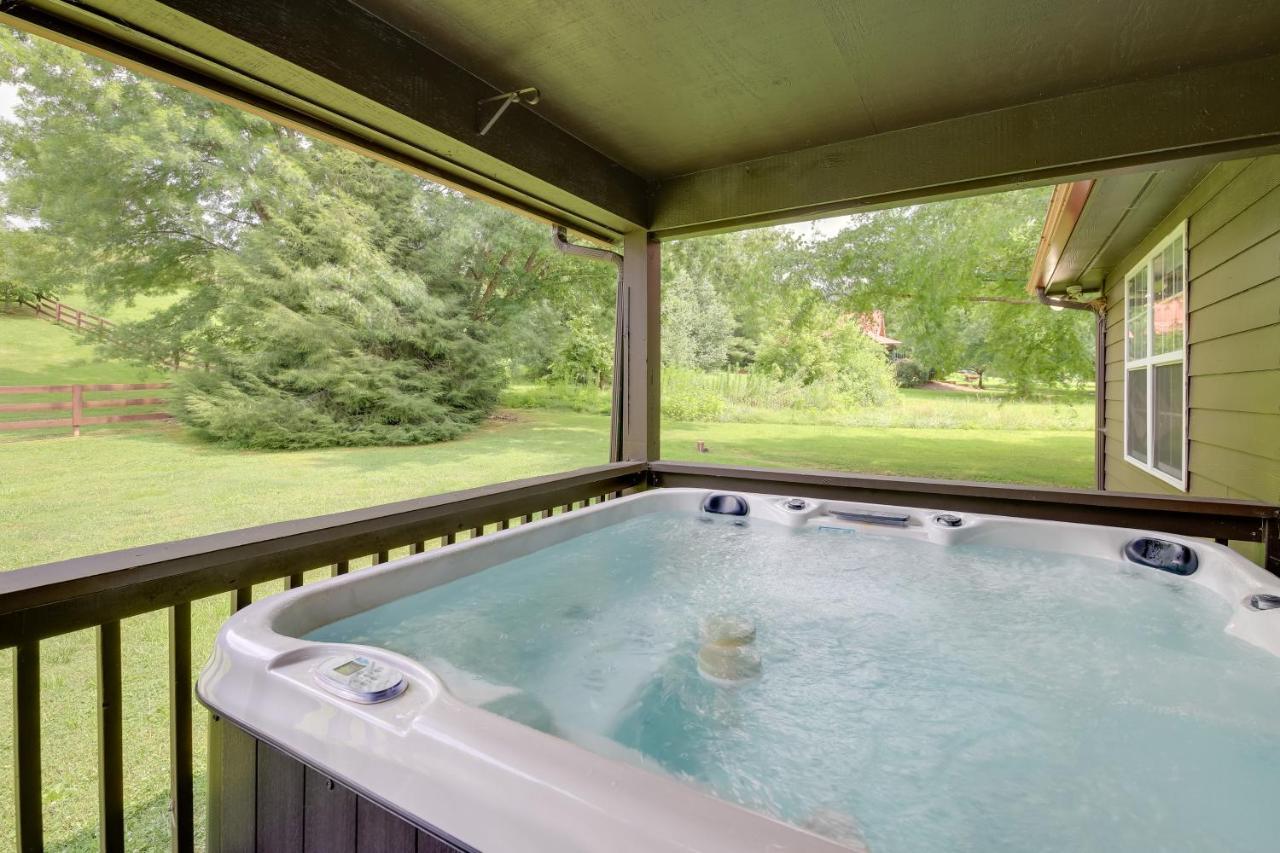 Sevierville Cabin With Private Hot Tub And Fire Pit Bagian luar foto