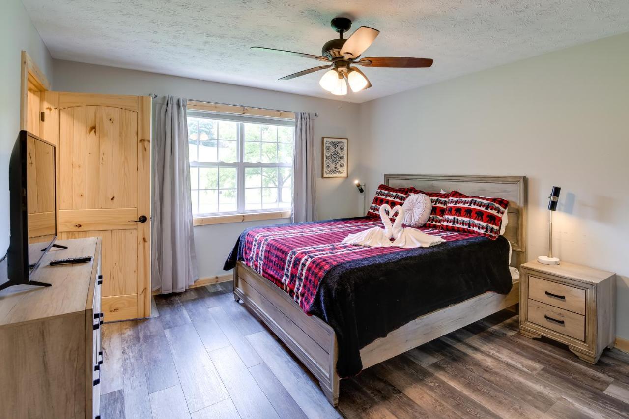 Sevierville Cabin With Private Hot Tub And Fire Pit Bagian luar foto