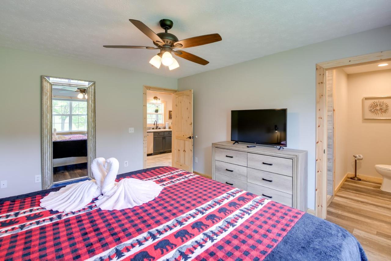 Sevierville Cabin With Private Hot Tub And Fire Pit Bagian luar foto
